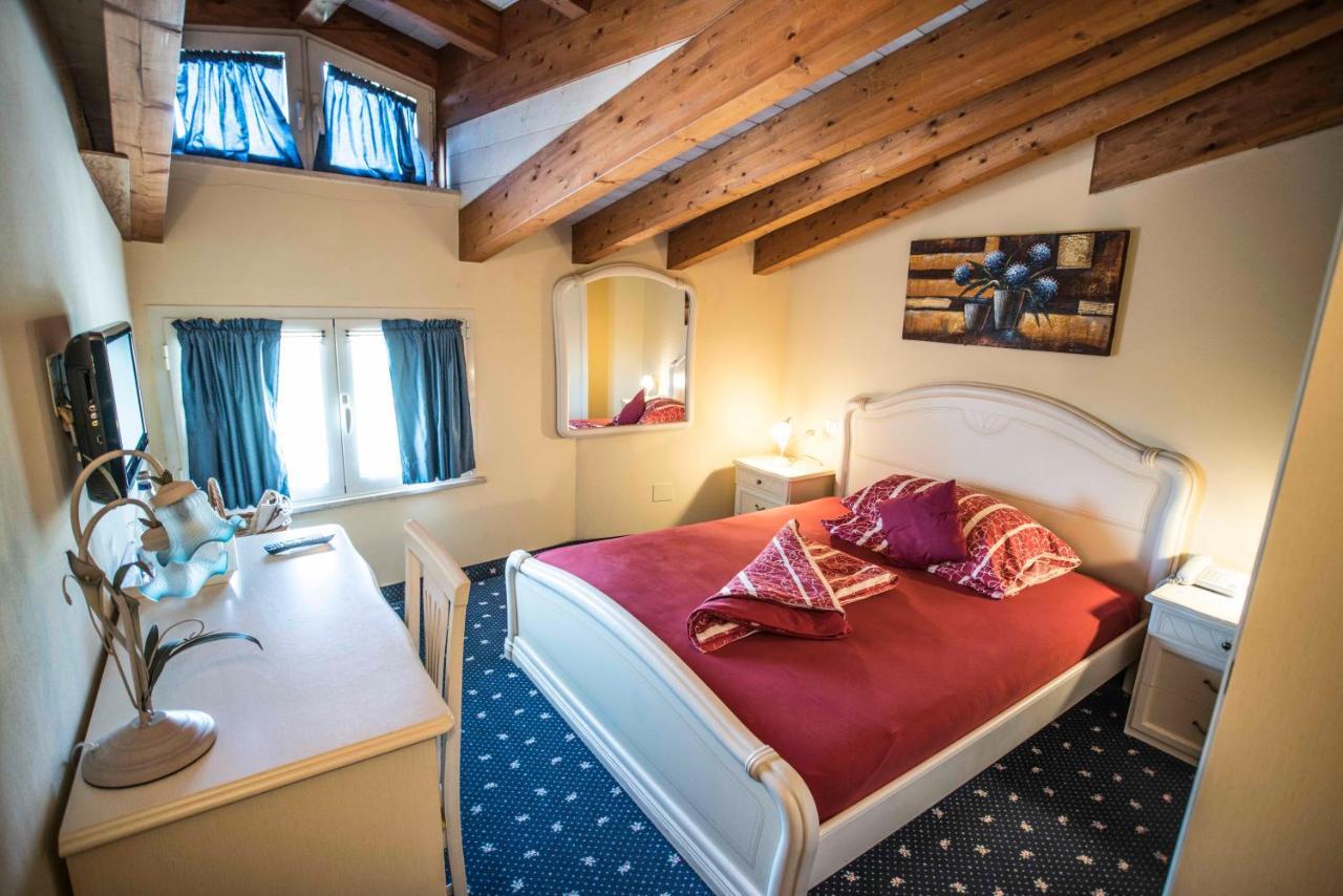 Borgo Dei Poeti Romantik Hotel Manerba del Garda Exteriér fotografie